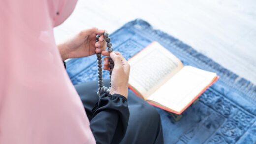 Keutamaan Sholawat Nariyah Berikut Bacaan Arab dan Artinya