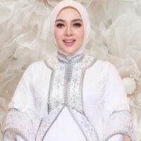 Niat Syahrini dan pembacaan Sholawat Nur Fatimah di Subuh patut mendapat banyak keberkahan