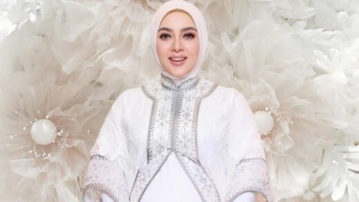 Niat Syahrini dan pembacaan Sholawat Nur Fatimah di Subuh patut mendapat banyak keberkahan