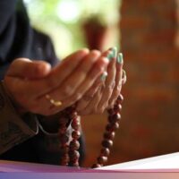 Sholawat Sholawatullahi Tufarikuhu Lirik Arab Latin dan Artinya