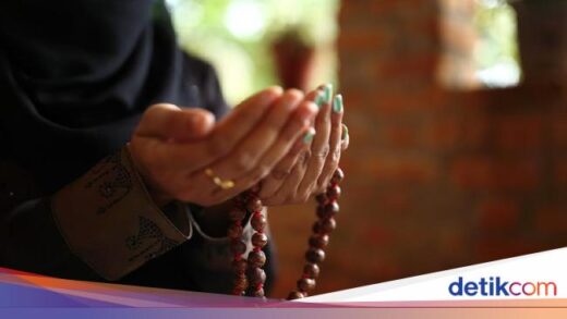 Sholawat Sholawatullahi Tufarikuhu Lirik Arab Latin dan Artinya