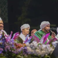 Sholawat Habib Syech memukau ribuan warga Pulau Bawean Gresik