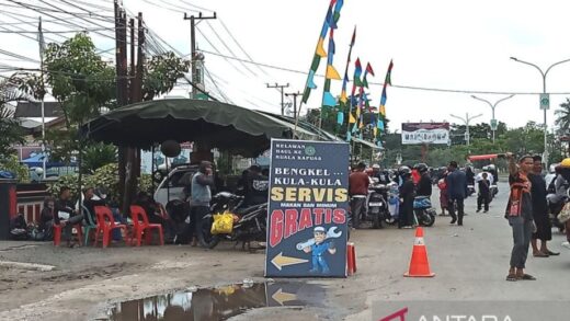 Komunitas bengkel memberikan pelayanan gratis bagi jemaah Haul Guru Sekumpul